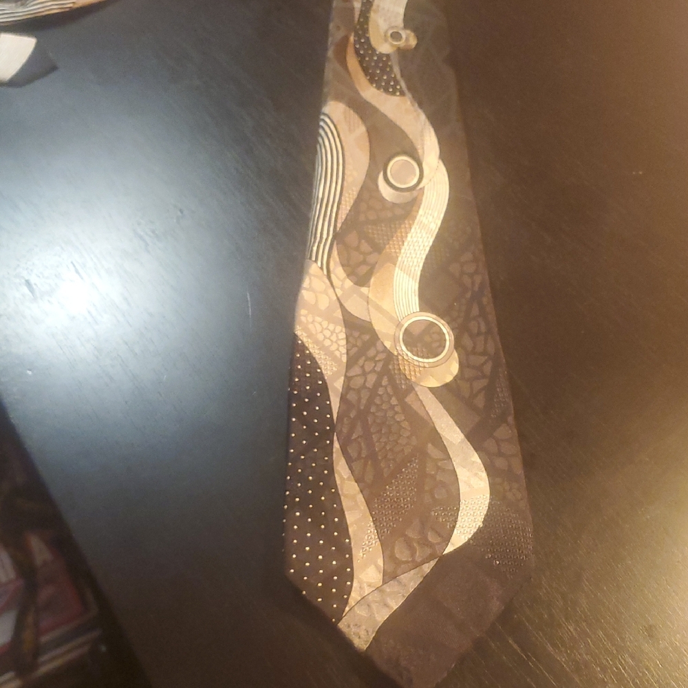 Stylish Black and Gold Men's Tie